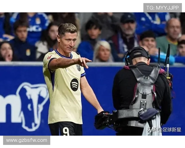 莱万：我建议巴萨小将学好英语，因为未来可能会去国外效力